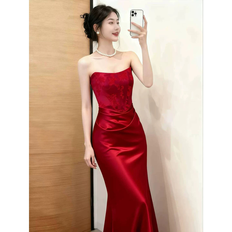 Elegant and Sophisticated Wedding Dress for the Bride, 2026 New Style Burgundy Strapless Mermaid Gown