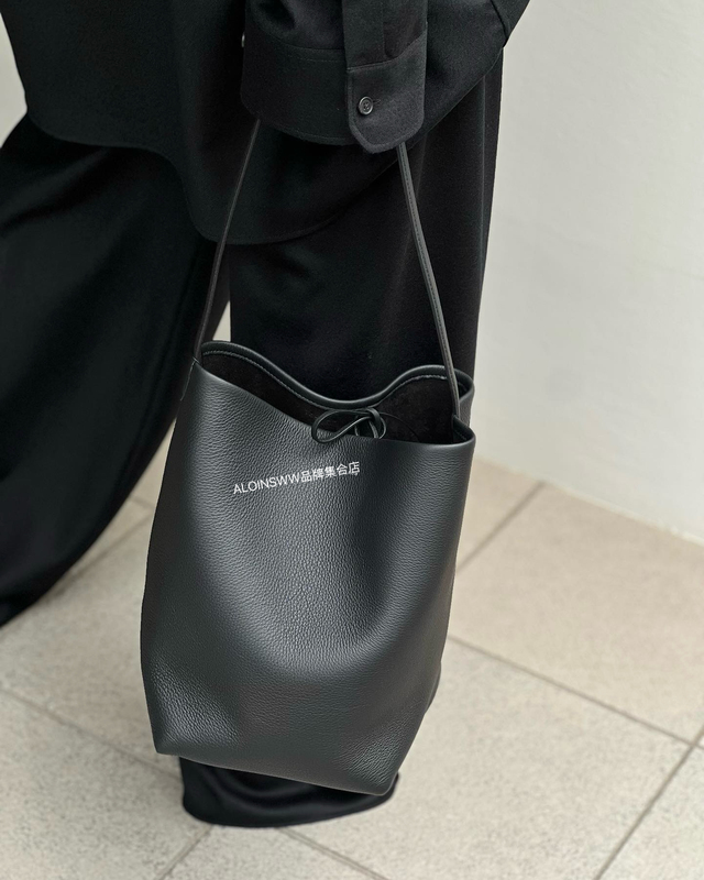 The Row Oem】 Commuting High-Capacity First-Layer Cowhide Bucket Bag Tote Large Capacity Handbag for Laptop
