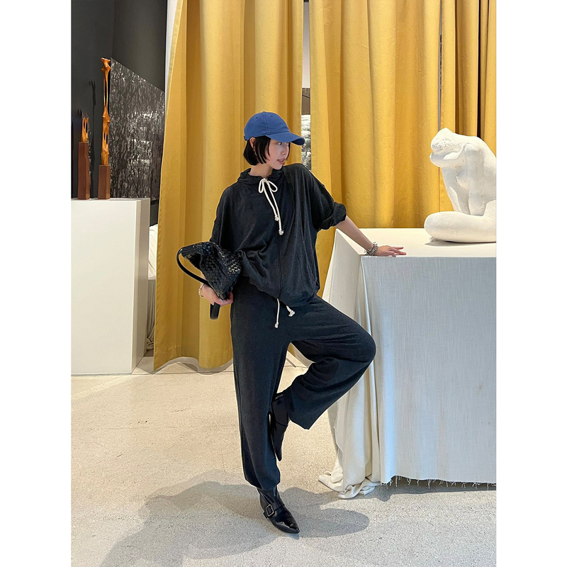 【Aurasahi】Relaxed Black and Gray Casual Suit, Hooded Top and Wide-Leg Pants, Two-Piece Set for Commuting and Lazy People 【Aurasahi】Relaxed Black and Gray Casual Suit, Hooded Top and Wide-Leg Pants, Two-Piece Set for Commuting and Lazy People