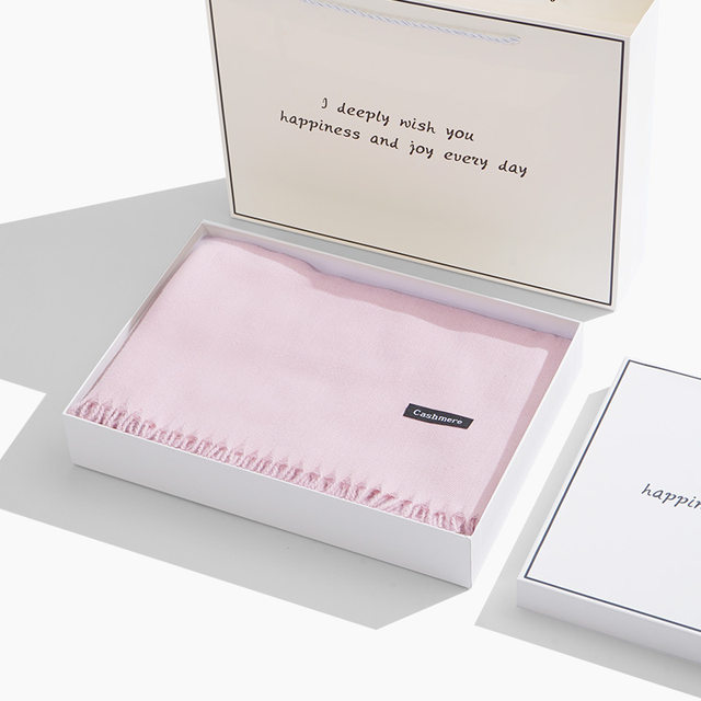 Winter Scarf Birthday Gift for Female Friends, Practical and High-End, 2025 New Style Gift Box