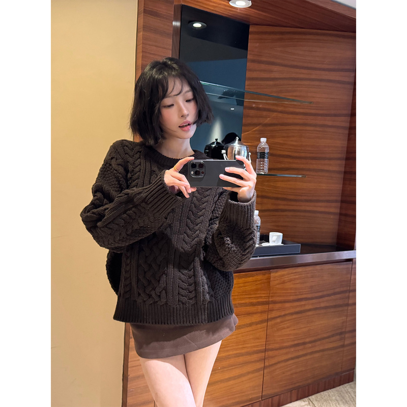 Shiyu Retro Round Neck Cable Knit Chunky Loose Casual Slimming Versatile Dark Brown Knit Sweater