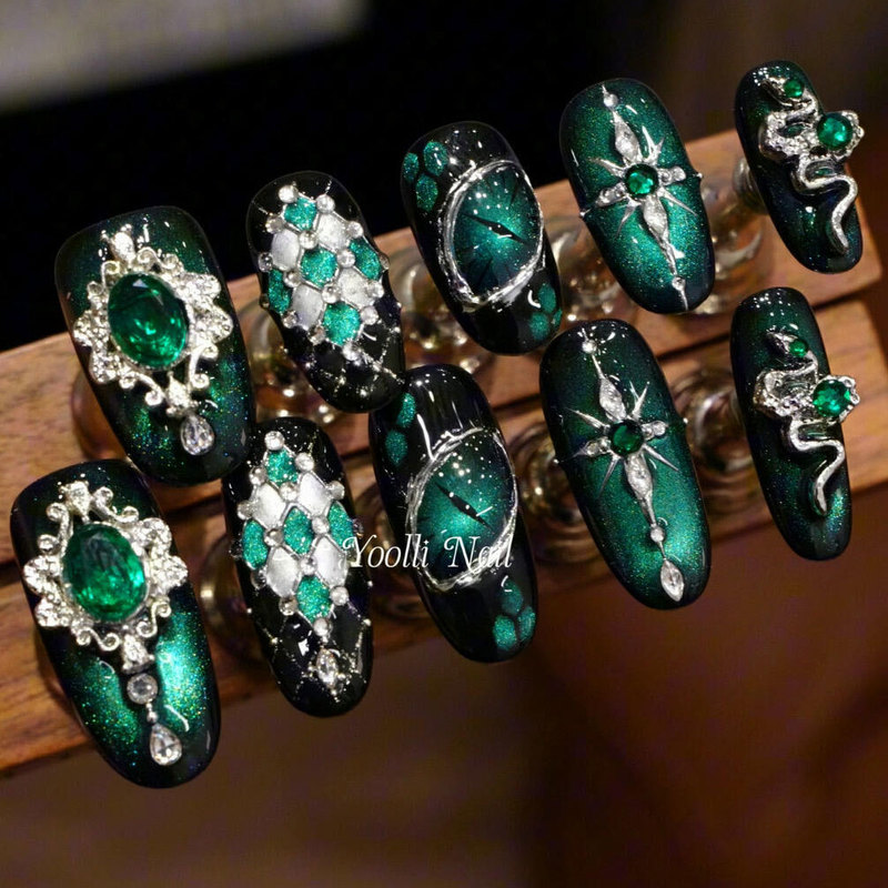 【Slytherin】Handmade Wearable Nails Harry Potter Slytherin House Sparkling Cat's Eye Designer Zircon Diamond Nail Art