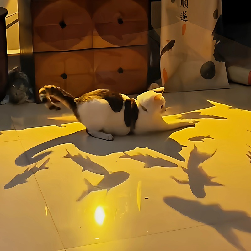 Fish Tank Projection Fish Shadow Lamp, Dynamic Fish Reflection, Entertaining for Cats, Self-Entertainment, Boredom Relief, Led Lighting, Ambient Warm Light Lamp