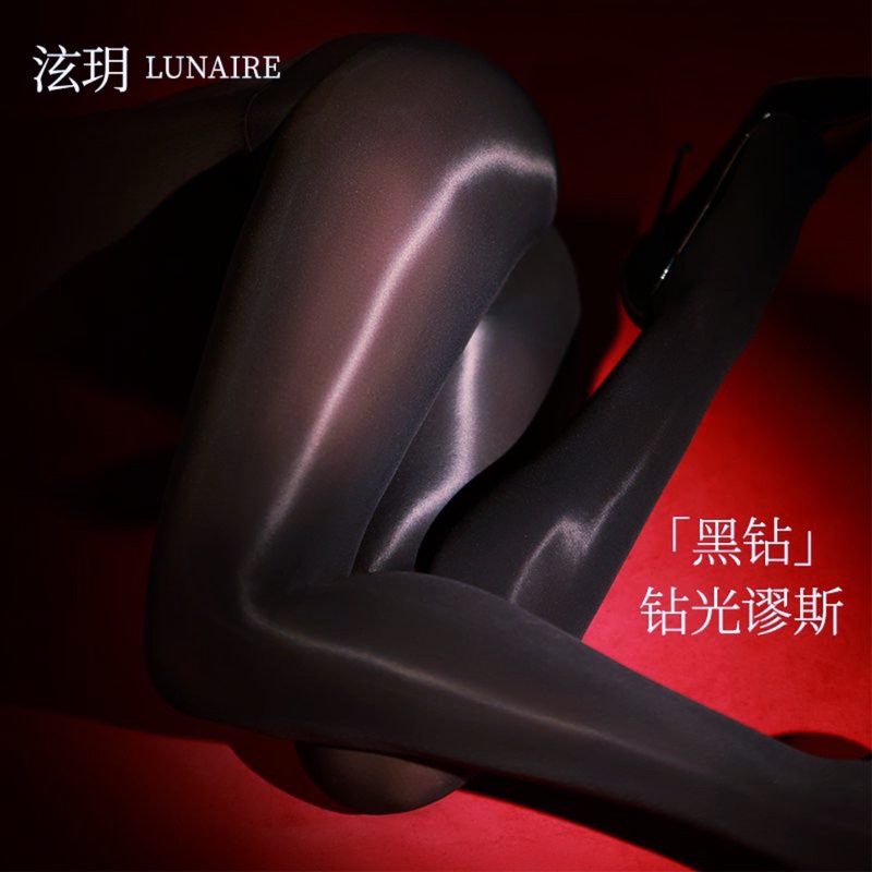 Hyunyue's "Black Diamond 50D Diamond Shine Seamless Deep-Cut Velvet Black Silk Tights for Slimming Effect
