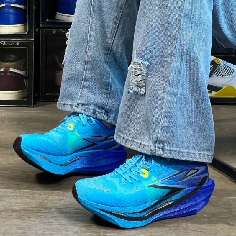 Feiran 4.0 Running Shoes, Marathon Professional Training Carbon Plate Racing Running Shoes, Shock-Absorbing, Rebounding, Breathable Sports Shoes Feiran 4.0 Running Shoes, Marathon Professional Training Carbon Plate Racing Running Shoes, Shock-Absorbing, Rebounding, Breathable Sports Shoes