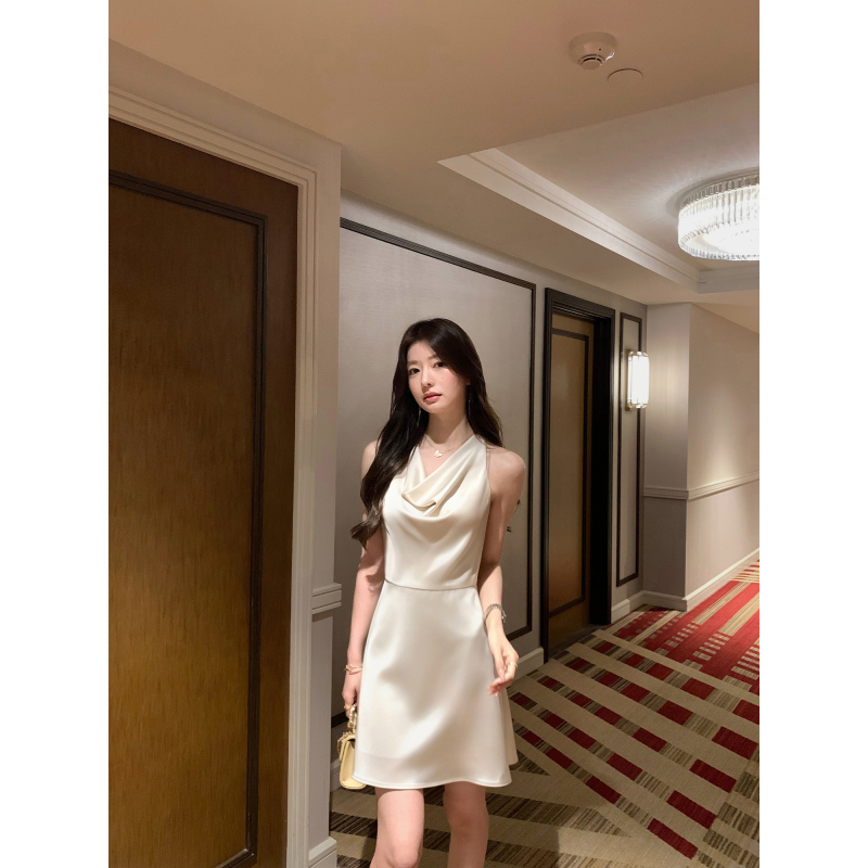 1Xtwo High-Gloss, Luxurious and Elegant Satin Scoop-Neck Sleeveless Dress for Women's Birthday Party Banquet 1Xtwo High-Gloss, Luxurious and Elegant Satin Scoop-Neck Sleeveless Dress for Women's Birthday Party Banquet