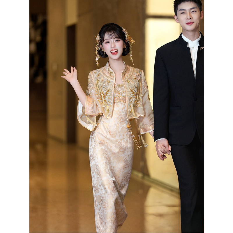 Bride's Toast Dress, New Chinese-Style Improved Qipao Set, Engagement Dress, Heavily Embroidered Gown, Morning Robe, Wedding Banquet Casual Wear Bride's Toast Dress, New Chinese-Style Improved Qipao Set, Engagement Dress, Heavily Embroidered Gown, Morning Robe, Wedding Banquet Casual Wear