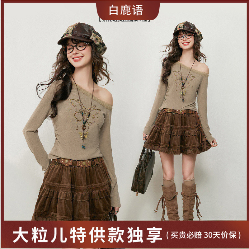 [Exclusive for Big Sizes] & White Deer Whisper Elegant Off-Shoulder Collar with Lace Trim Long Sleeve Women's T-Shirt Hy50139