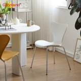 Креативный семистульный стул скандинавского дизайнера, простой и персонализированный пластиковый обеденный стул, подходящий для обеденного стула для небольшой квартиры.