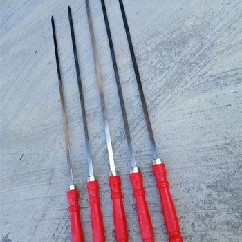 Bbq mutton skewers with plastic handle, thickened and widened barbecue needle, mutton chops, flat skewers, stainless steel xinjiang barbecue utensils