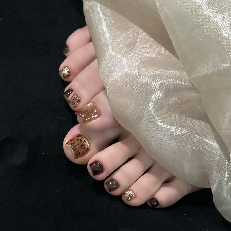 Summer New Cat-Eye Leopard Print Sparkling Toenails Handmade Wearable Nails High-End Whitening Toenail Nail Art Patches