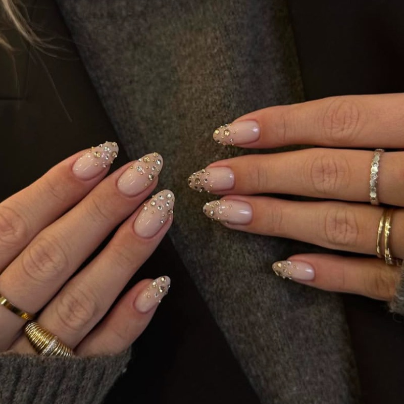 New Year Atmosphere, Sparkling Rhinestones, Hailey's Handmade Medium-Length Simple Old Money Manicure, High-End Stunning Almond Nails New Year Atmosphere, Sparkling Rhinestones, Hailey's Handmade Medium-Length Simple Old Money Manicure, High-End Stunning Almond Nails