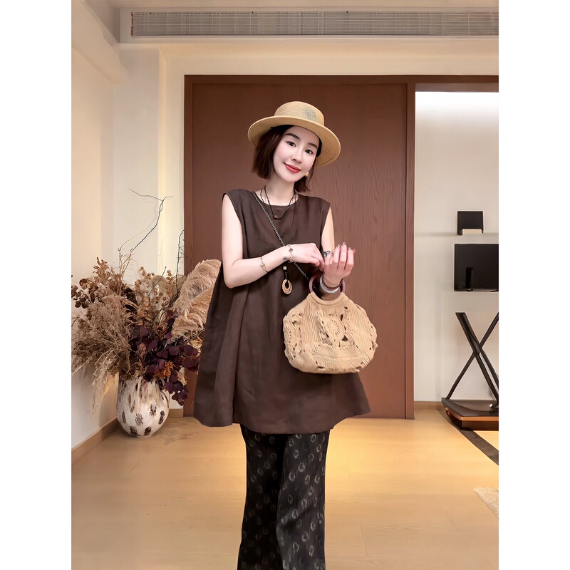 Nine Nine Nine | 【Yunqi Tea Shadow】Korean Style Age-Reducing Round Neck Loose Slimming Sleeveless Top 2606D3881