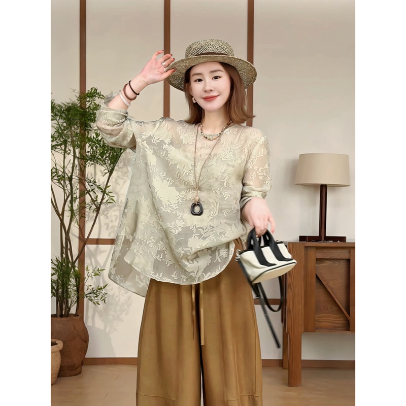 Jiu Le Jiu Autumn Elegant Embroidered Back Button Design Lightweight Lace Blouse 2604D2605