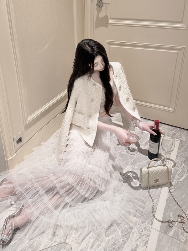 Yimoxi【Diamond Galaxy】Spring and Autumn Socialite Style Short Tweed Jacket for Women with Full Diamond Embellishment
