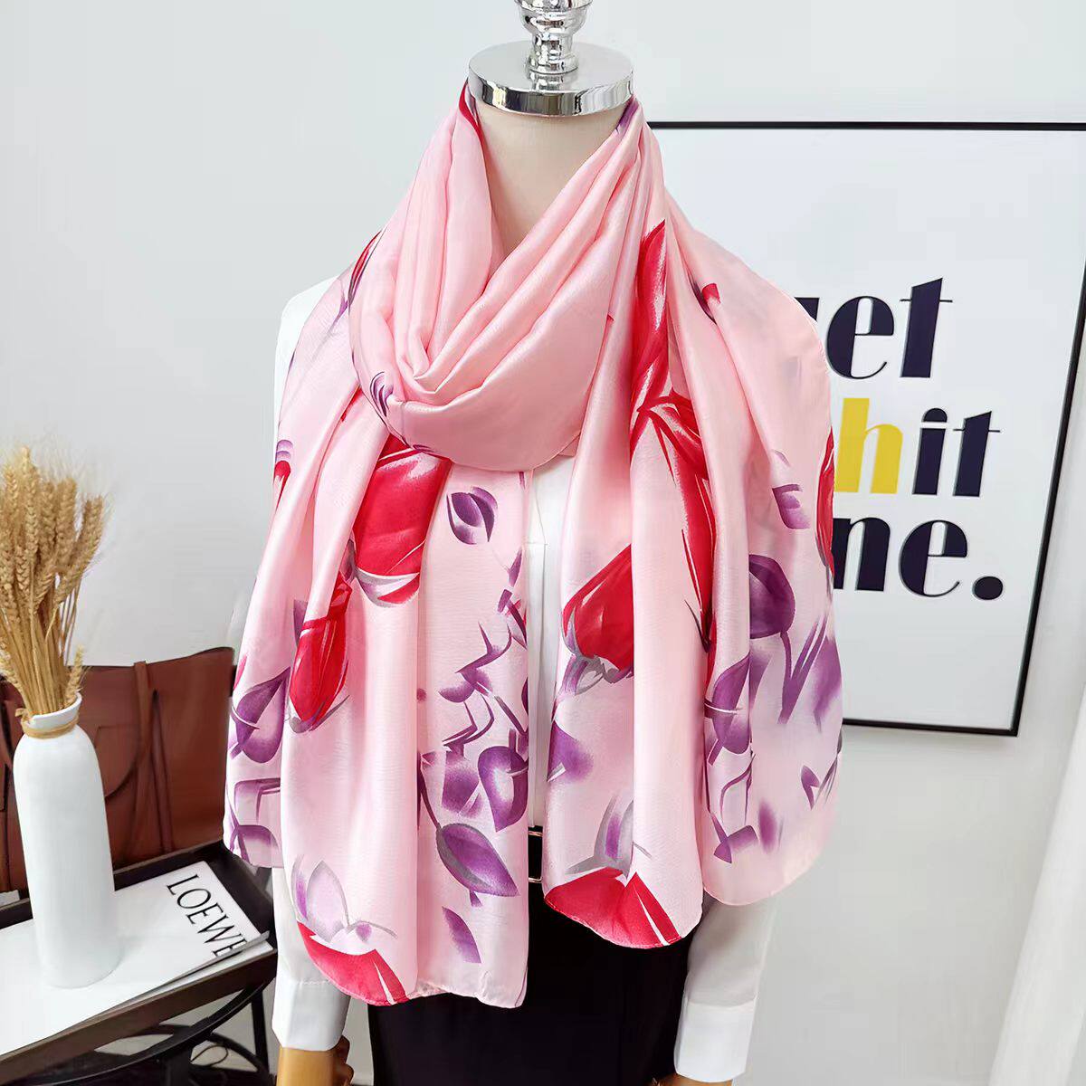 薄手のサテンシルクスカーフ、上質な肌触り、レディース2025年新作、春秋、中国風プリント、夏の紫外線対策ショール/スカーフ