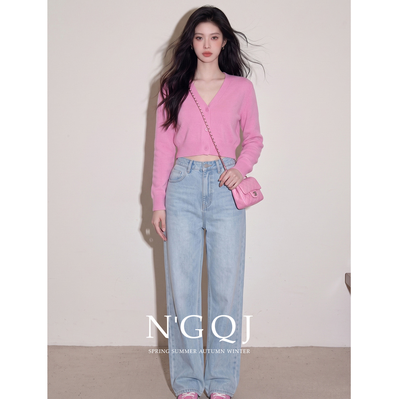 2026 Early Autumn New Style Light and Elegant Outfit, a Complete Set of Pink Sweet Style V-Neck Knitwear and Jeans Set