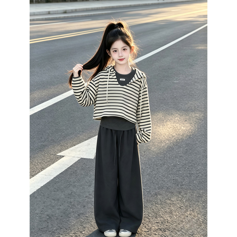 Girls' Outfit Autumn 2026 New Children's Striped Sweatshirt Three-Piece Set for Older Girls, Spring and Autumn Style, Casual Wear