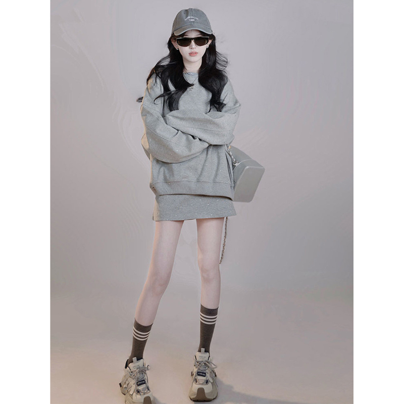 High-End Street-Style Gray Sweatshirt and Short Skirt Set for Women, Spring and Autumn Casual Korean-Style Sports Skirt Two-Piece Set, Trendy High-End Street-Style Gray Sweatshirt and Short Skirt Set for Women, Spring and Autumn Casual Korean-Style Sports Skirt Two-Piece Set, Trendy