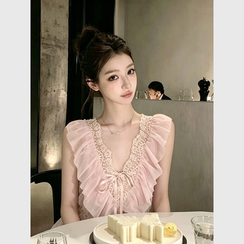 2026 New Summer Style Gentle and Age-Reducing Elegant Rich Girl Miu Style Lace Splicing Pink Ruffle Top 2026 New Summer Style Gentle and Age-Reducing Elegant Rich Girl Miu Style Lace Splicing Pink Ruffle Top