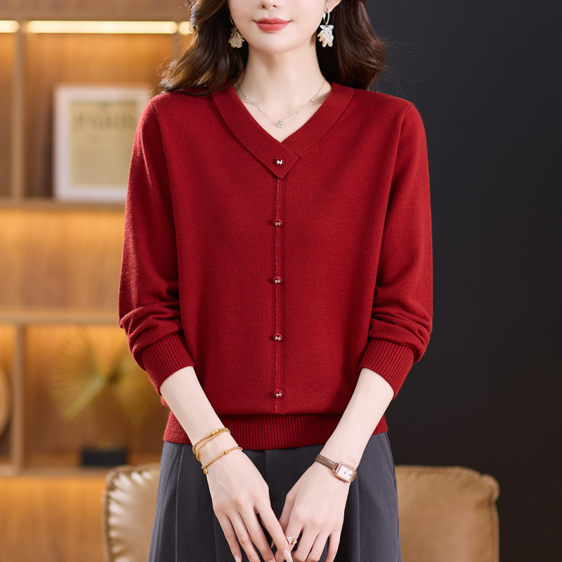 Elegant Red V-Neck Buttoned Knit Sweater for Women, Autumn Long-Sleeve Loose Stylish Mom-Style Wool Base Sweater Elegant Red V-Neck Buttoned Knit Sweater for Women, Autumn Long-Sleeve Loose Stylish Mom-Style Wool Base Sweater