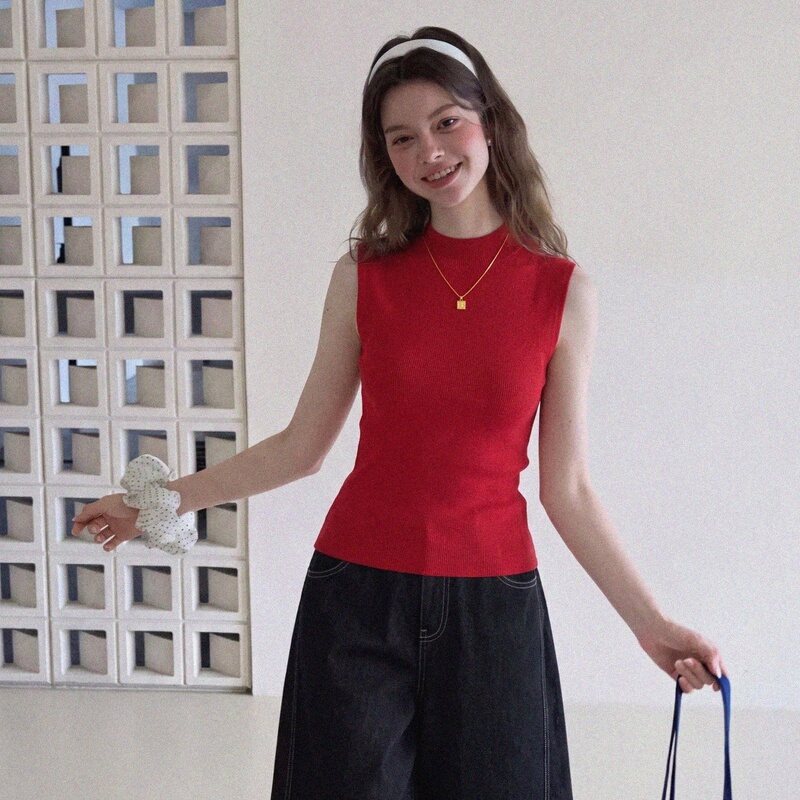 American Retro Red Slim-Fit Sleeveless Top for Women, Summer Stylish Half-High Collar Knitted Tank Top American Retro Red Slim-Fit Sleeveless Top for Women, Summer Stylish Half-High Collar Knitted Tank Top