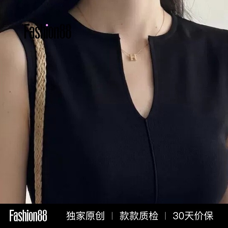 Old Money Style High-End Black V-Neck Vest for Women, Knitted Sleeveless Top for Summer, Slim Fit, Short Style Old Money Style High-End Black V-Neck Vest for Women, Knitted Sleeveless Top for Summer, Slim Fit, Short Style