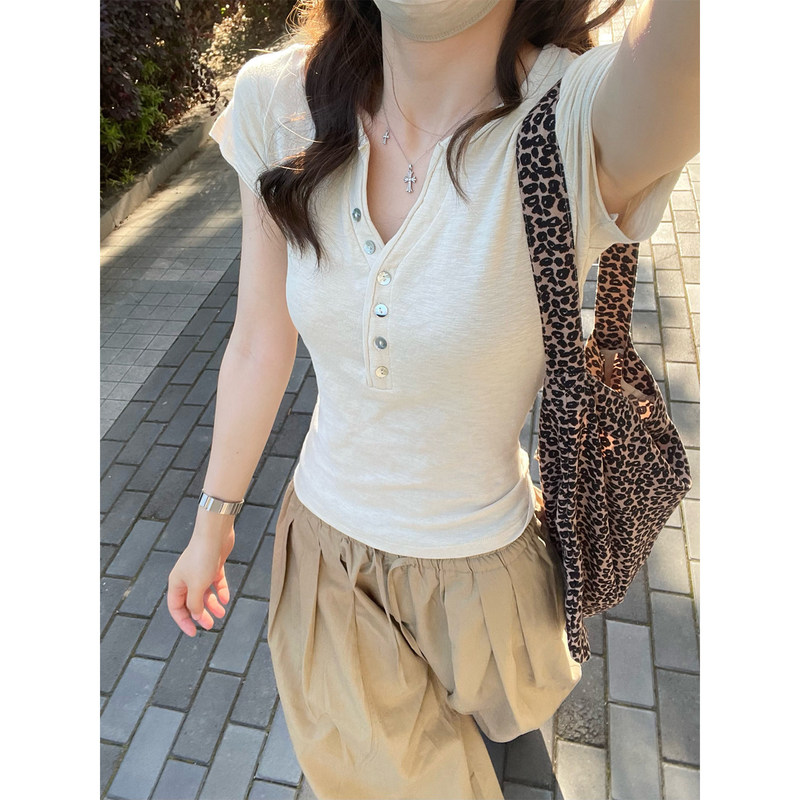 Korean-Style Lazy Frayed Hem Henley Collar Button-Up Short-Sleeve T-Shirt for Women, Summer Milk Tea Color, Slim Fit, Waist-Cinching Short Top