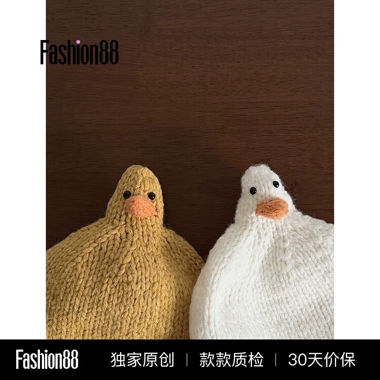Cute and Adorable Little Duck Handmade Knitted Hat for Women, Korean Style Autumn and Winter Warm Cartoon Design Wool Hat with Ear Protection
