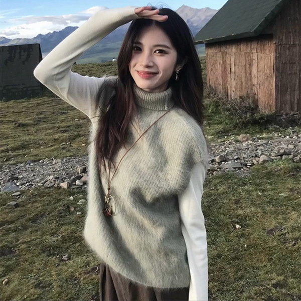 Gray-Green High-Neck Mink Fur Knitted Vest for Women, Autumn and Winter Sleeveless Vest, Loose and Lazy Style, Layered over a Sweater Gray-Green High-Neck Mink Fur Knitted Vest for Women, Autumn and Winter Sleeveless Vest, Loose and Lazy Style, Layered over a Sweater