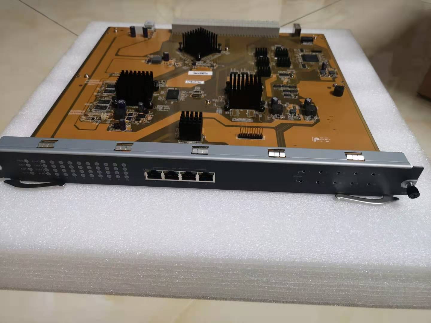 Hikvision DS - B21 one - machine switching board new spot