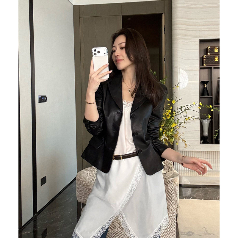 Light Luxury Style Black Sheepskin Suit Collar Leather Jacket for Women, Short, Loose, Minimalist, Mature, Single-Breasted Genuine Leather Coat