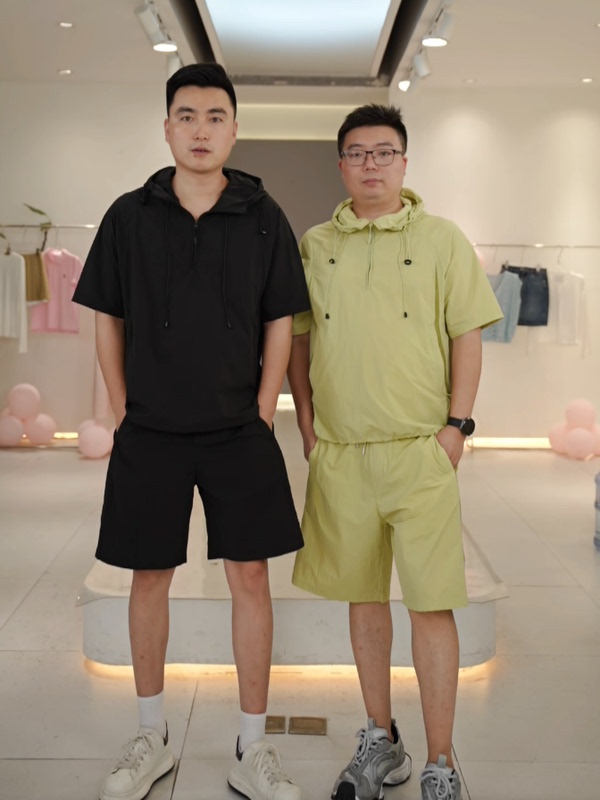 Oumiqiao Men's Half-Zip Hoodie + Elastic Waist Shorts Two-Piece Set 119607 Oumiqiao Men's Half-Zip Hoodie + Elastic Waist Shorts Two-Piece Set 119607