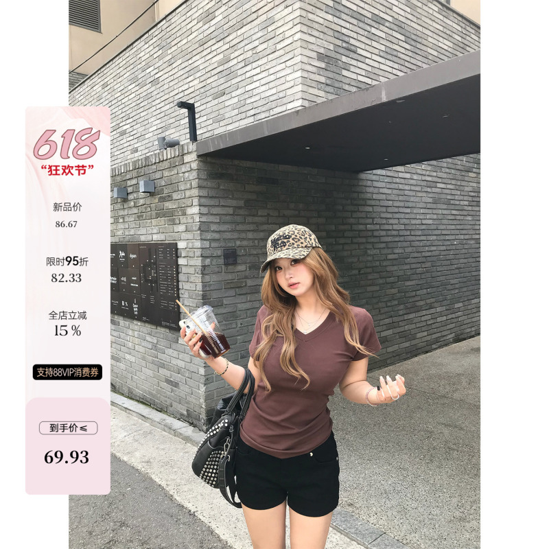 Fishy Laile (Brand Name) Caramel Latte V-Neck Slimming T-Shirt for Women with a Relaxed Fit, Suitable for Slightly Chubby Figures, Summer Short-Sleeve Plus Size Top
