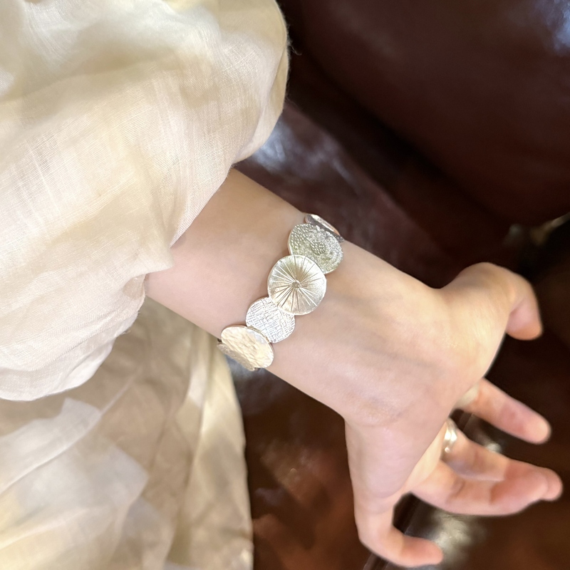 December's Handmade Silver Disc Bracelet, New Chinese Style, Retro Fashion, Elegant and Unique, Cool and Understated