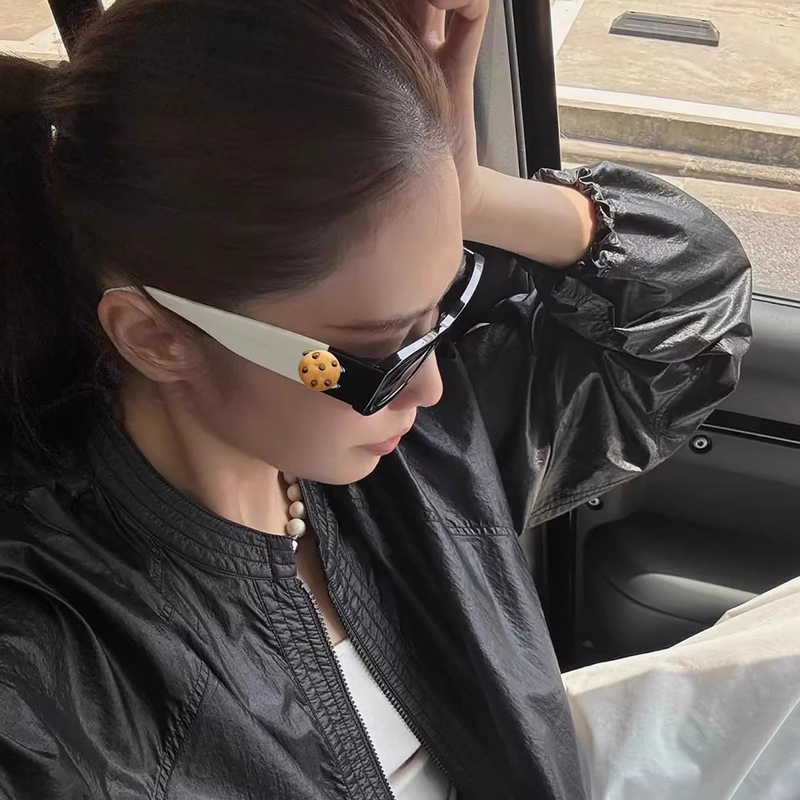 "Original" Panda Sunglasses in Off-White Color, Not Fake White, Same Style as the Playful Children's Version, Black and White Sun Protection Sunglasses for Travel and Outings