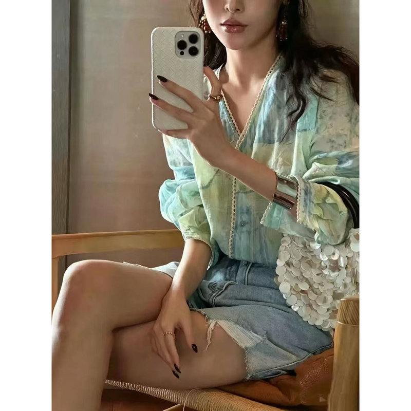 7.4 High-Quality 100% Ramie Jade Round Button Lace-Trimmed Gradient Long-Sleeve Sun Protection Shirt 7.4 High-Quality 100% Ramie Jade Round Button Lace-Trimmed Gradient Long-Sleeve Sun Protection Shirt