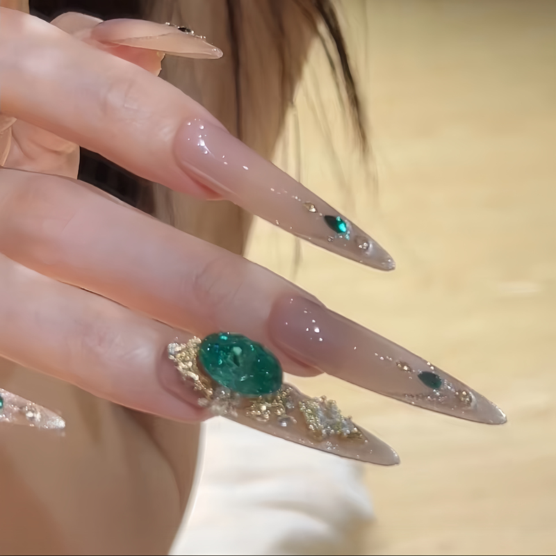 Grandma's Scepter Designer Emerald Zircon Cat's Eye Handmade Noble and Elegant Mid-Length Wearable Nail Art Grandma's Scepter Designer Emerald Zircon Cat's Eye Handmade Noble and Elegant Mid-Length Wearable Nail Art