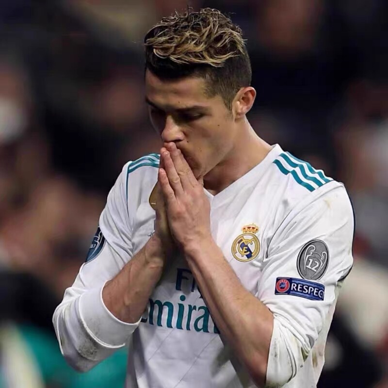 Retro 1718 Real Madrid Home Jersey Champions League Final Version No. 7 Ronaldo No. 11 Bell Long and Short Sleeve Football Uniform Set Retro 1718 Real Madrid Home Jersey Champions League Final Version No. 7 Ronaldo No. 11 Bell Long and Short Sleeve Football Uniform Set