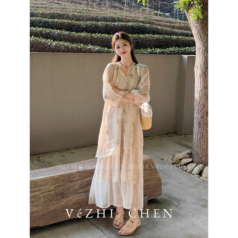 Vézhi Chen French-Style Dress for Women 2026 New Summer Gradient Embroidery Elegant Vacation Style Long-Sleeve Dress Vézhi Chen French-Style Dress for Women 2026 New Summer Gradient Embroidery Elegant Vacation Style Long-Sleeve Dress