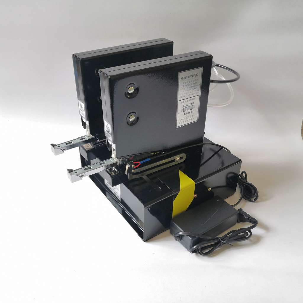 Double-head pneumatic chuck hanging tag bubble shell automatic stapler