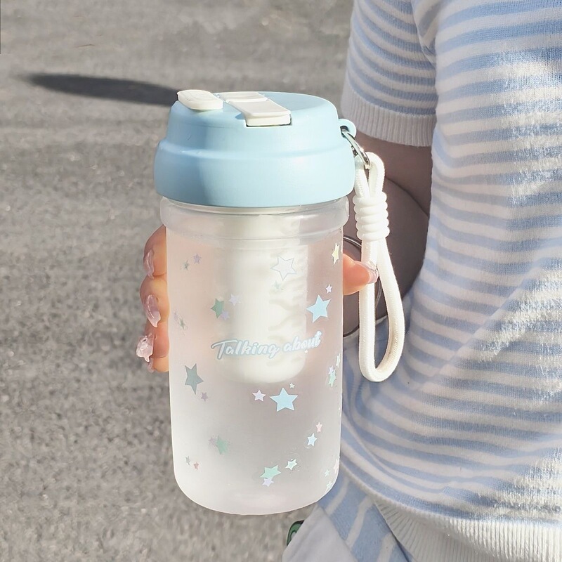 Lucky Star Straw Summer Water Cup for Girls, Plastic Cup with High Aesthetic Appeal, Portable, Cute, Simple, Student Plastic Cup