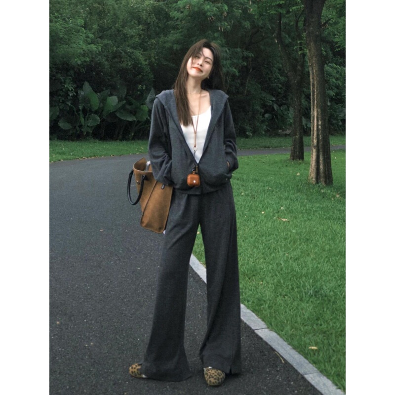 Korean Uamtor Relaxed Casual Sports Suit for Women, Autumn Loose High-End Salt-Style Sweatshirt Two-Piece Set Trendy Korean Uamtor Relaxed Casual Sports Suit for Women, Autumn Loose High-End Salt-Style Sweatshirt Two-Piece Set Trendy