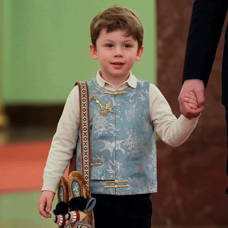 Mas X's Son's New Chinese-Style Bird Jacquard Tang Suit for Boys, Summer Traditional Style with Button-Up Vest, Stylish and High-End Mas X's Son's New Chinese-Style Bird Jacquard Tang Suit for Boys, Summer Traditional Style with Button-Up Vest, Stylish and High-End