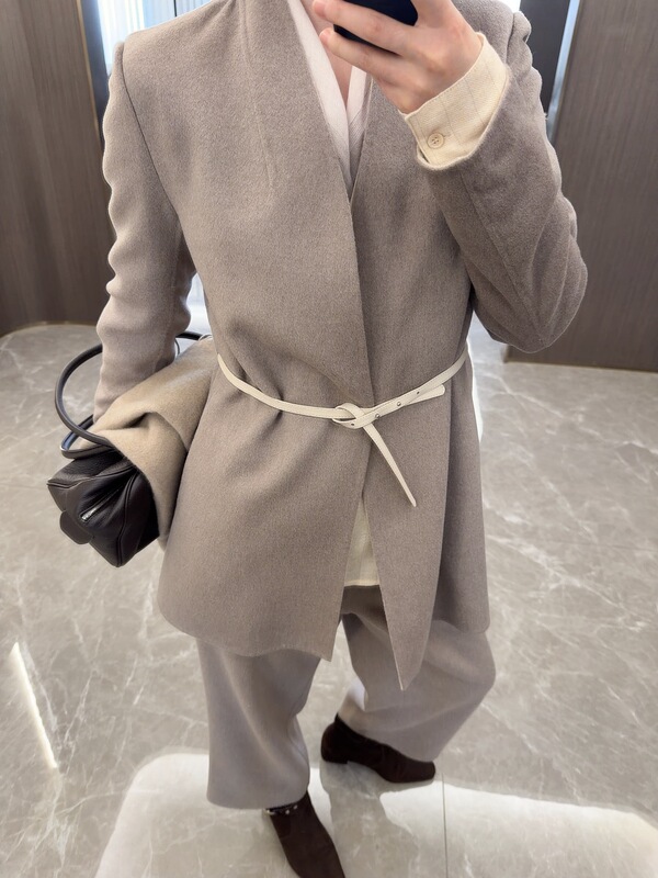 Shangshang Sunny's "Textured Business Card Coat: 110-Count Ultra-Fine Wool, 6A-Grade Mulberry Silk, Fine-Spun Luxury Coat Shangshang Sunny's "Textured Business Card Coat: 110-Count Ultra-Fine Wool, 6A-Grade Mulberry Silk, Fine-Spun Luxury Coat