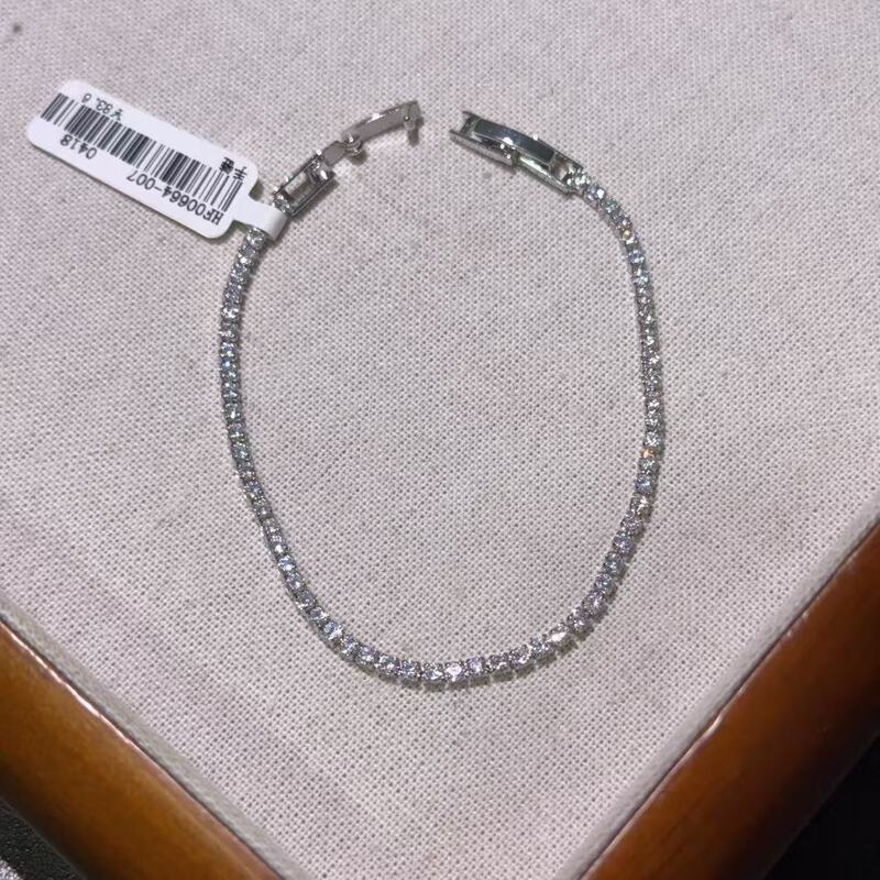 White Diamond-Studded Bracelet White Diamond-Studded Bracelet