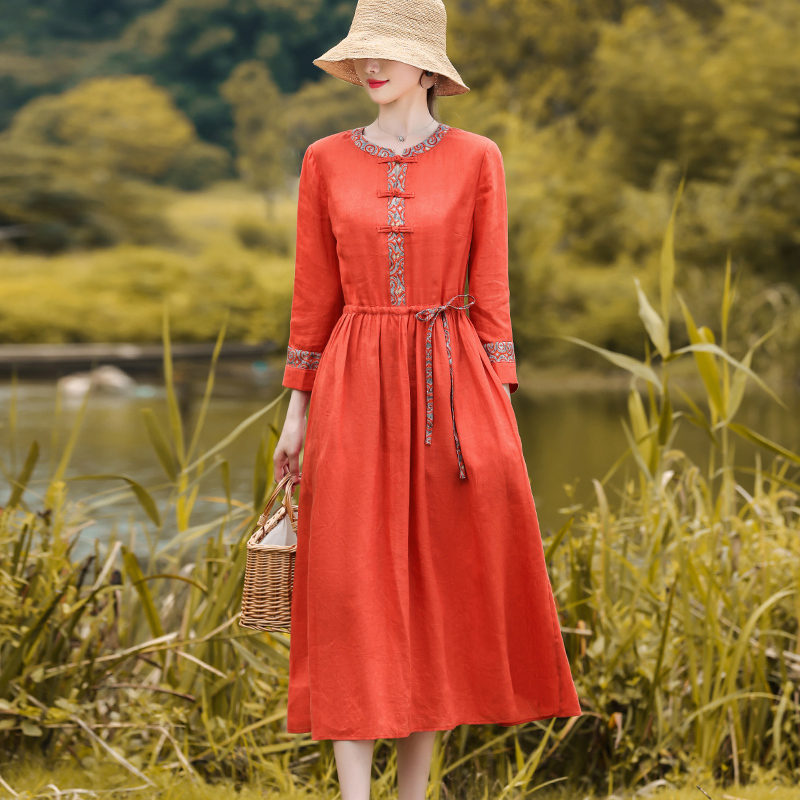 Retro Artistic Long-Sleeved Waist-Cinching Dress for Women 2026 Autum New Mid-Length High-End Dress