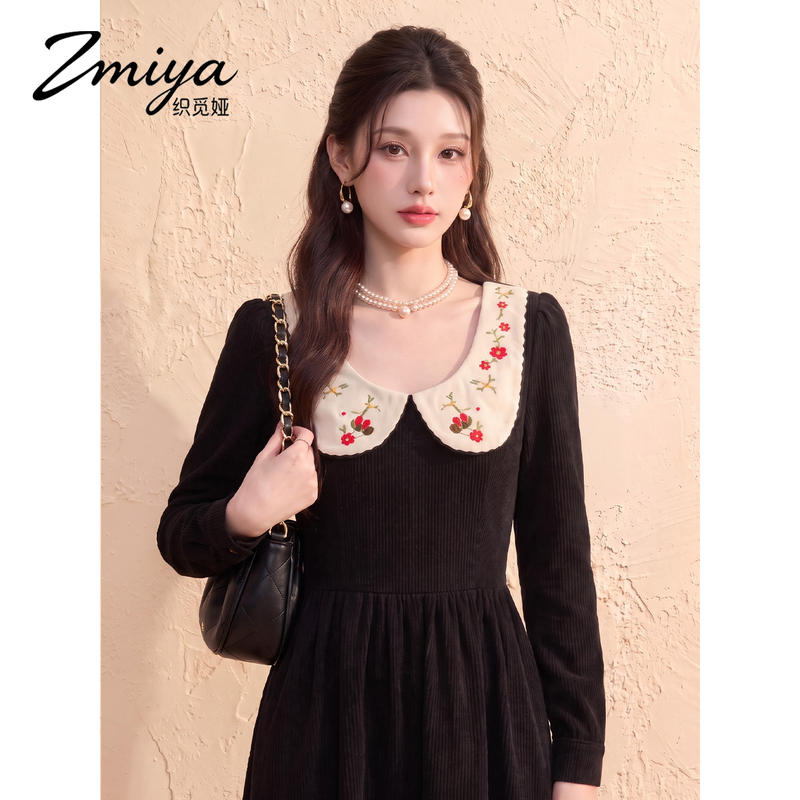 Zmiya/Autumn Black Corduroy Doll Collar Embroidered Dress, Light and Sophisticated, High-Fashion Style, Elegant Long Dress