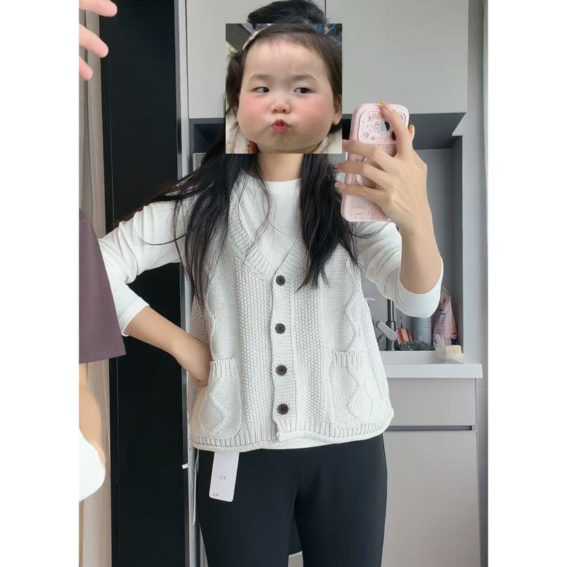 08-20【Bust 108, Length 46】V-Neck Jacquard Ripple Straight Pocket Single-Breasted Knitted Vest for Women A1907