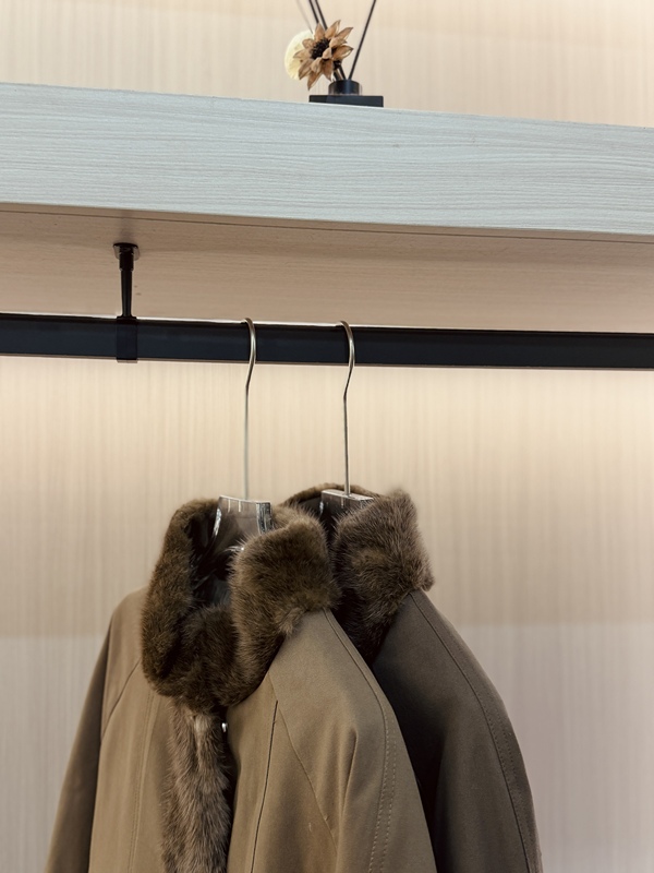 Old Money Winter Windbreaker-Style Goose down Parka with Luxurious Mink Fur Collar, White Goose Down, Loose Mid-Length Style 95205